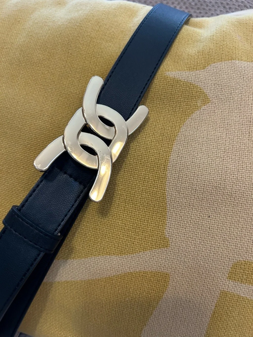 H&M Leather Gold Chain-Link Buckle Belt with Black Strap Size S
